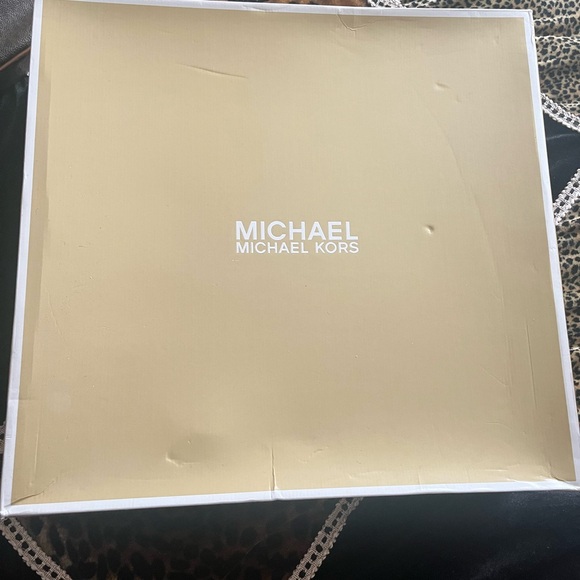 Michael Kors Gold Box - Picture 1 of 3